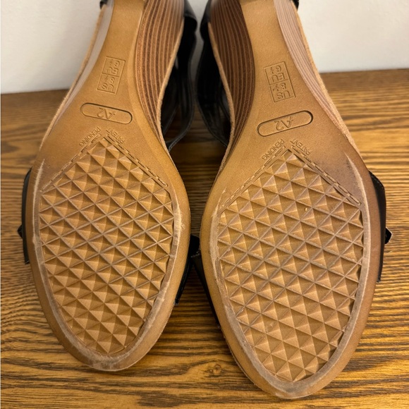 AEROSOLES Black and Brown Wedge Sandals Size 8.5 - Picture 13 of 16